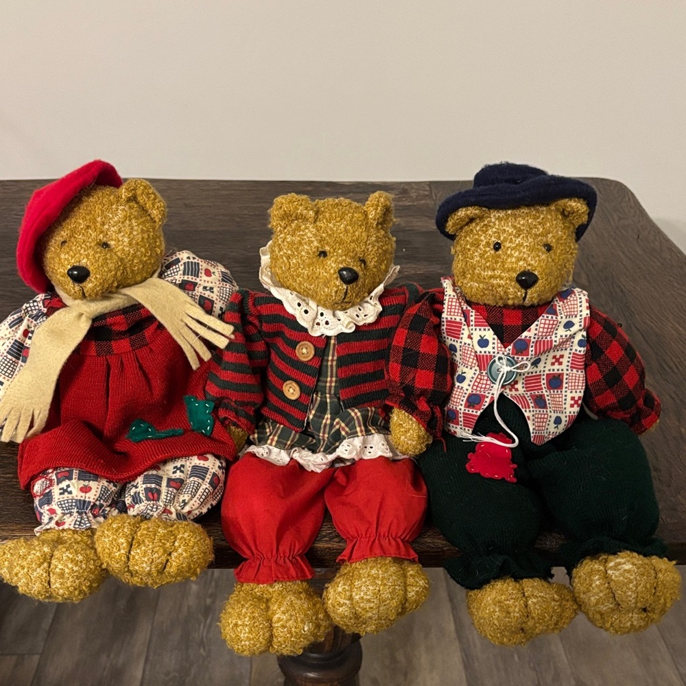 Set of 3 teddy bears. Perfect “Ralph Lauren Christmas”